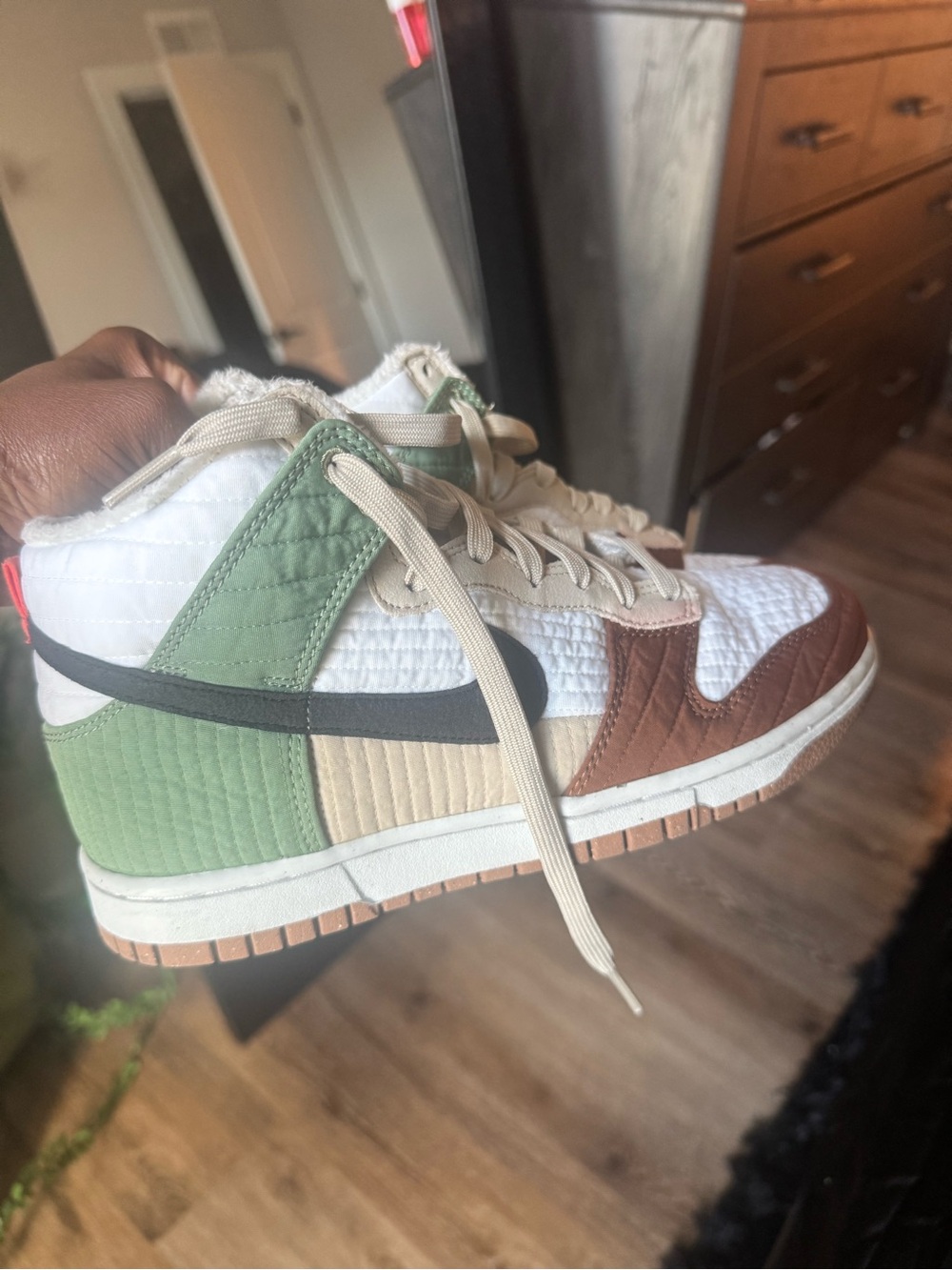 Nike women’s Green Brown White High-Top Sneakers